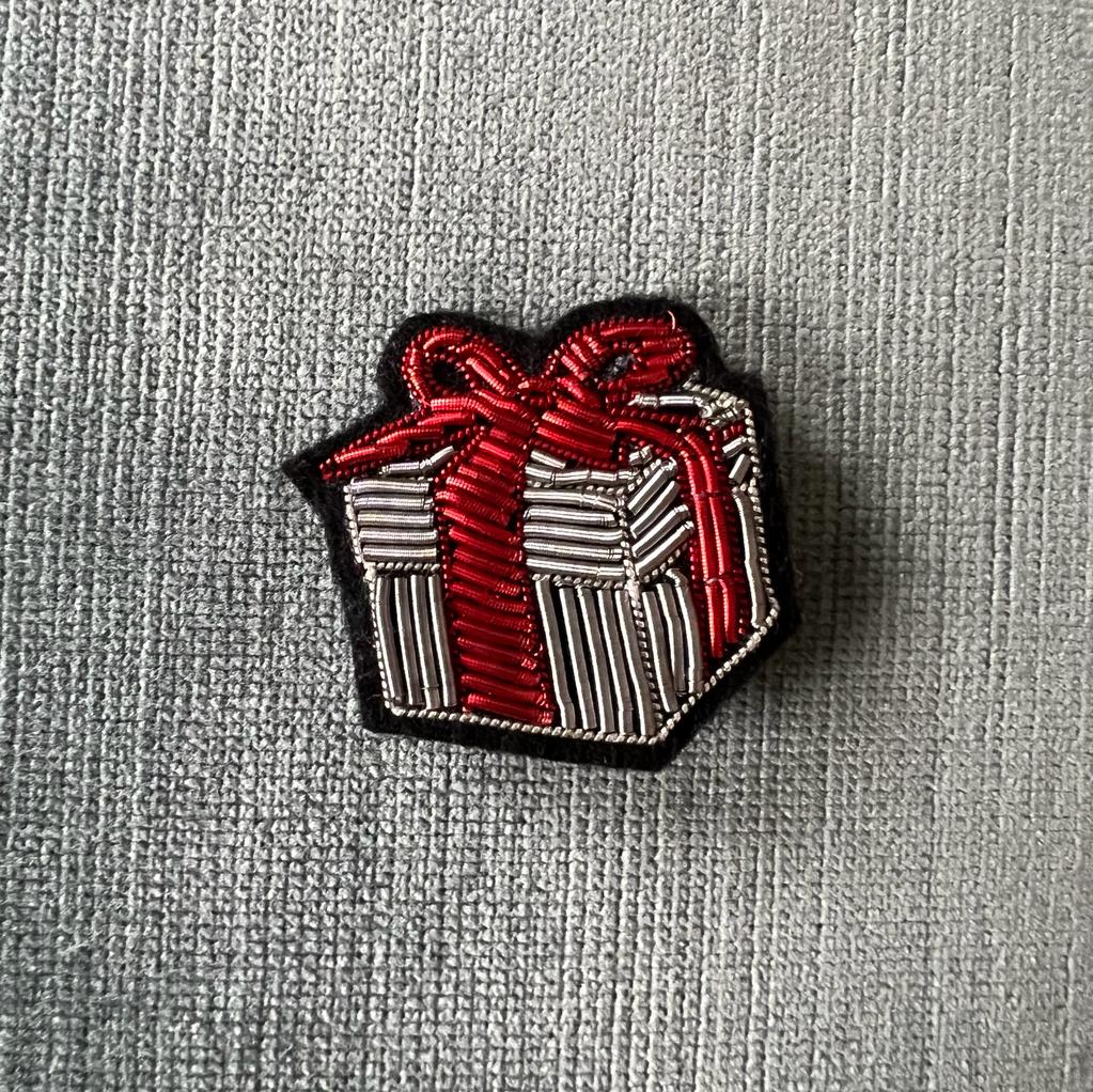 BROCHE- CADEAU