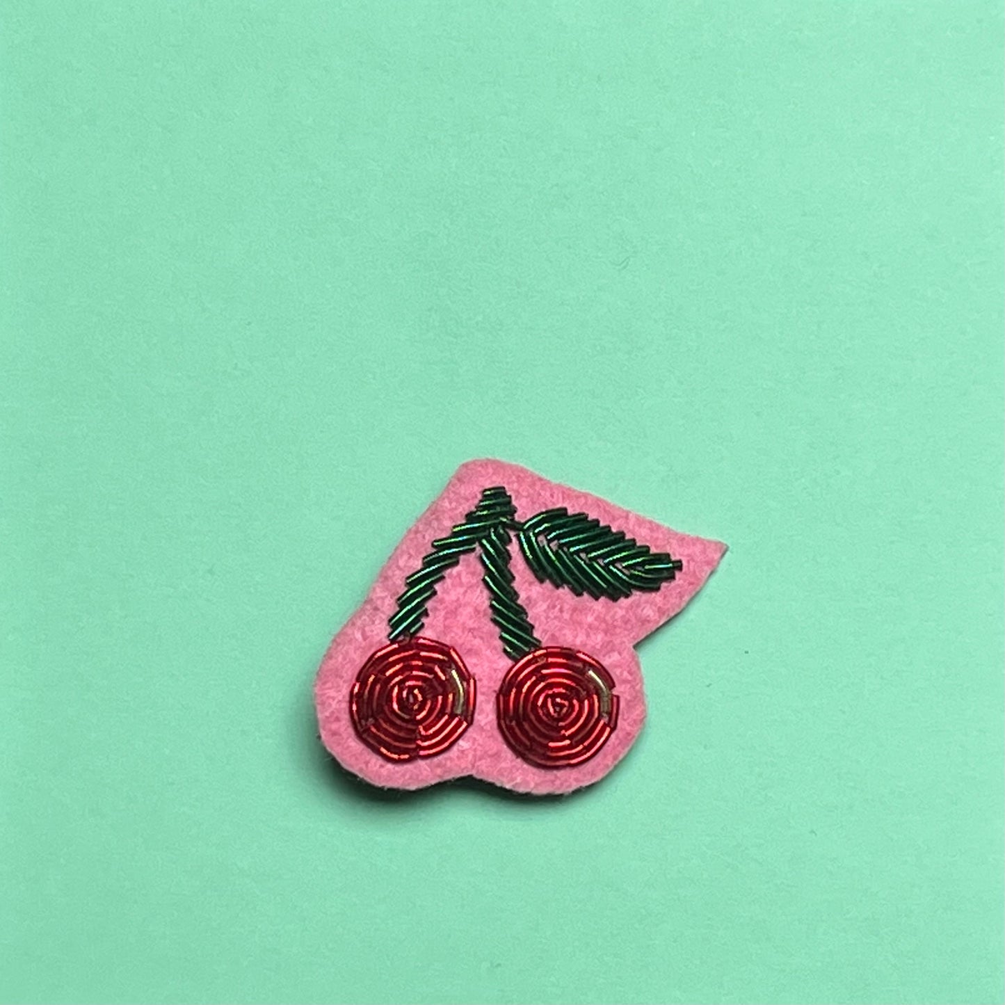 BROCHE CERISE