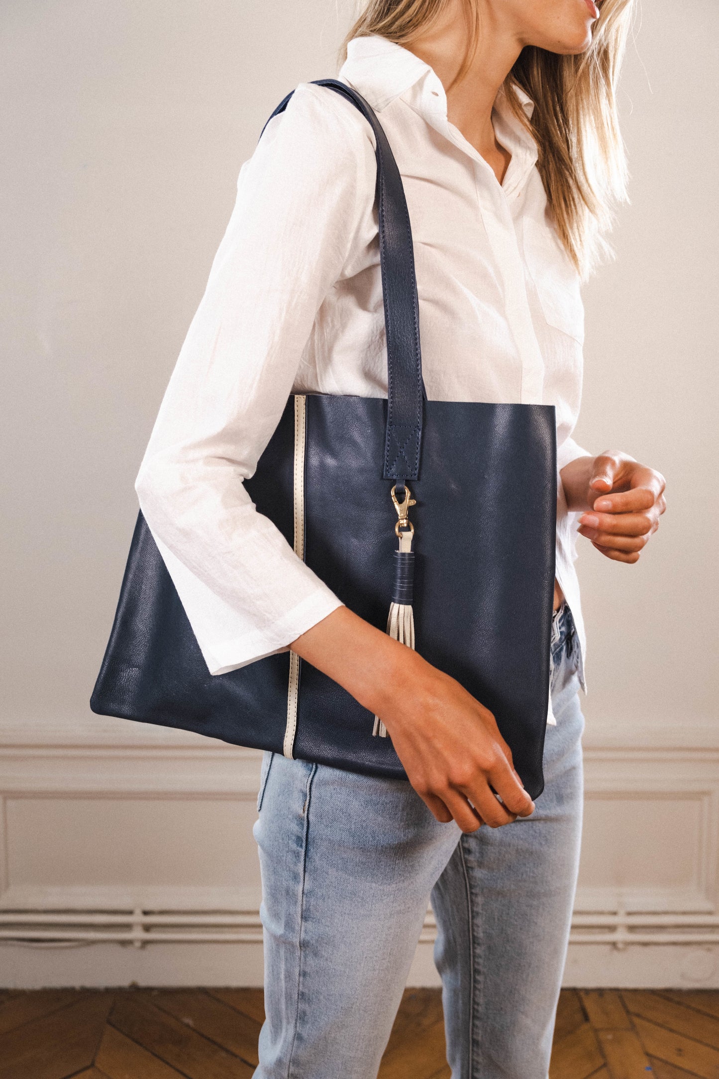 sac cuir cabas bleu marine maroquinerie accessoire femme creation paris