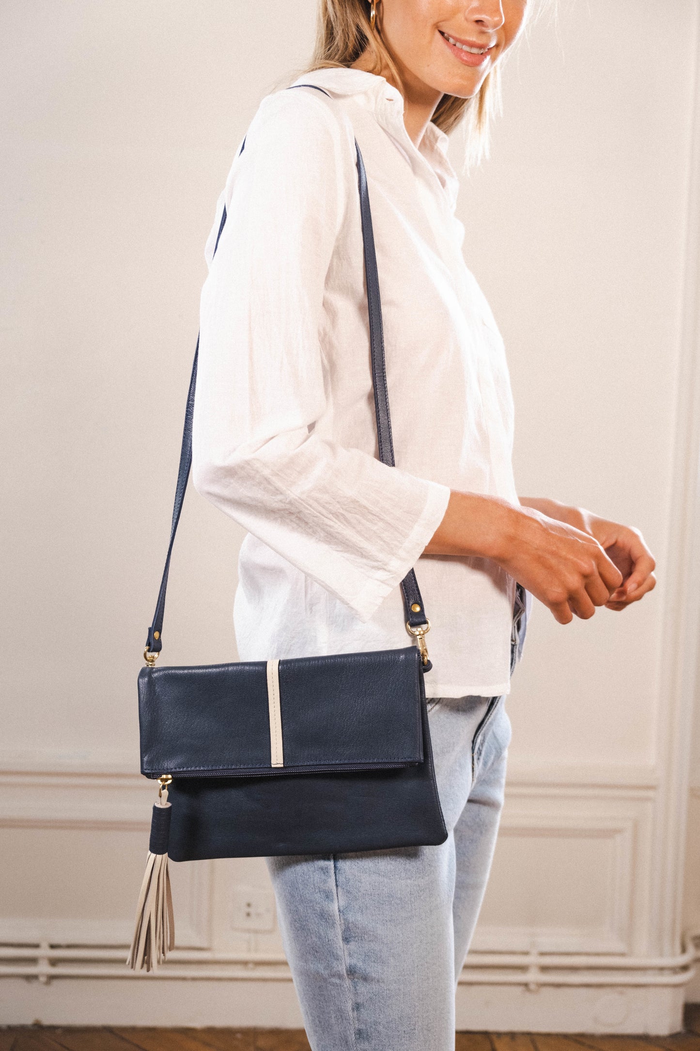 sac bandoulière cuir bleu marine maroquinerie accessoire femme creation paris